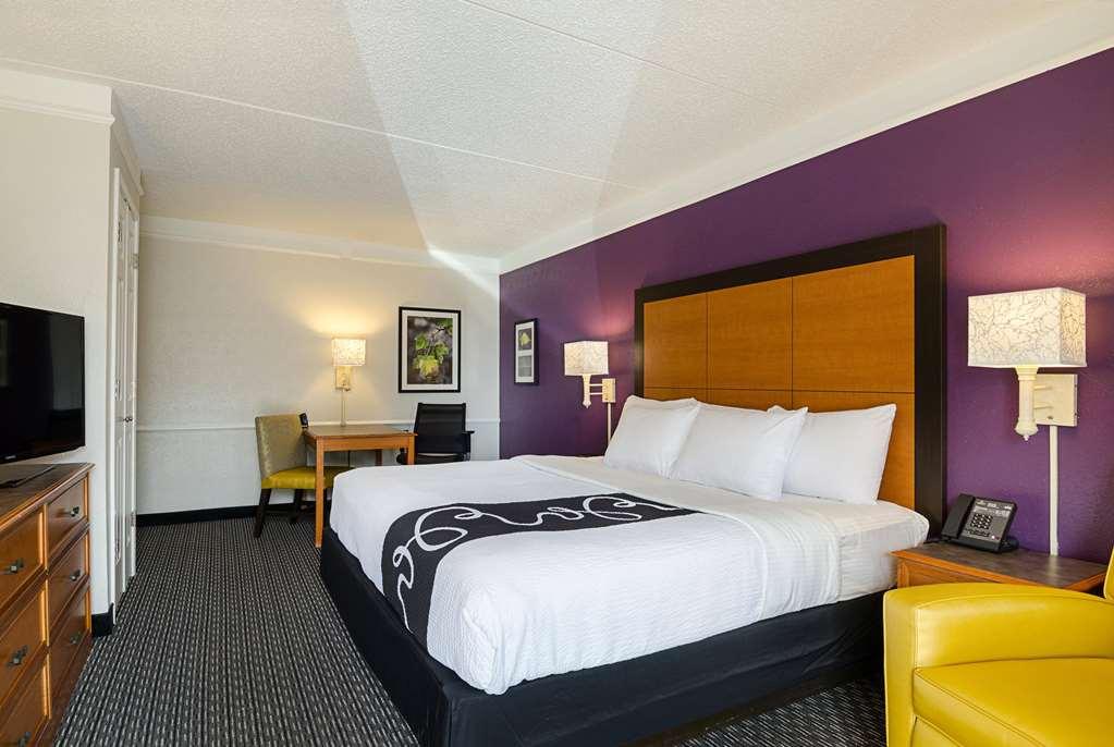 Howard Johnson By Wyndham Sacramento Downtown Rom bilde