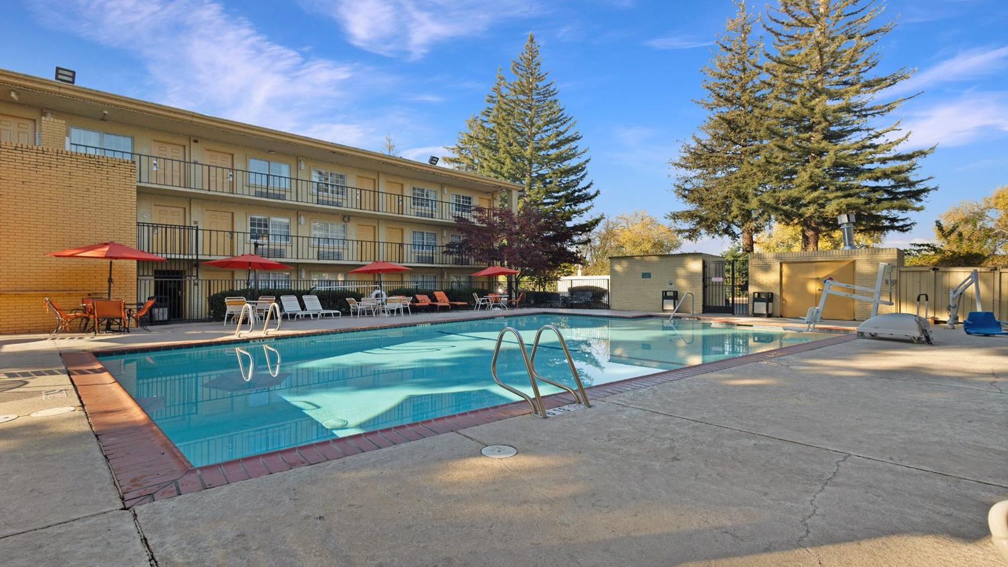 Howard Johnson By Wyndham Sacramento Downtown Eksteriør bilde