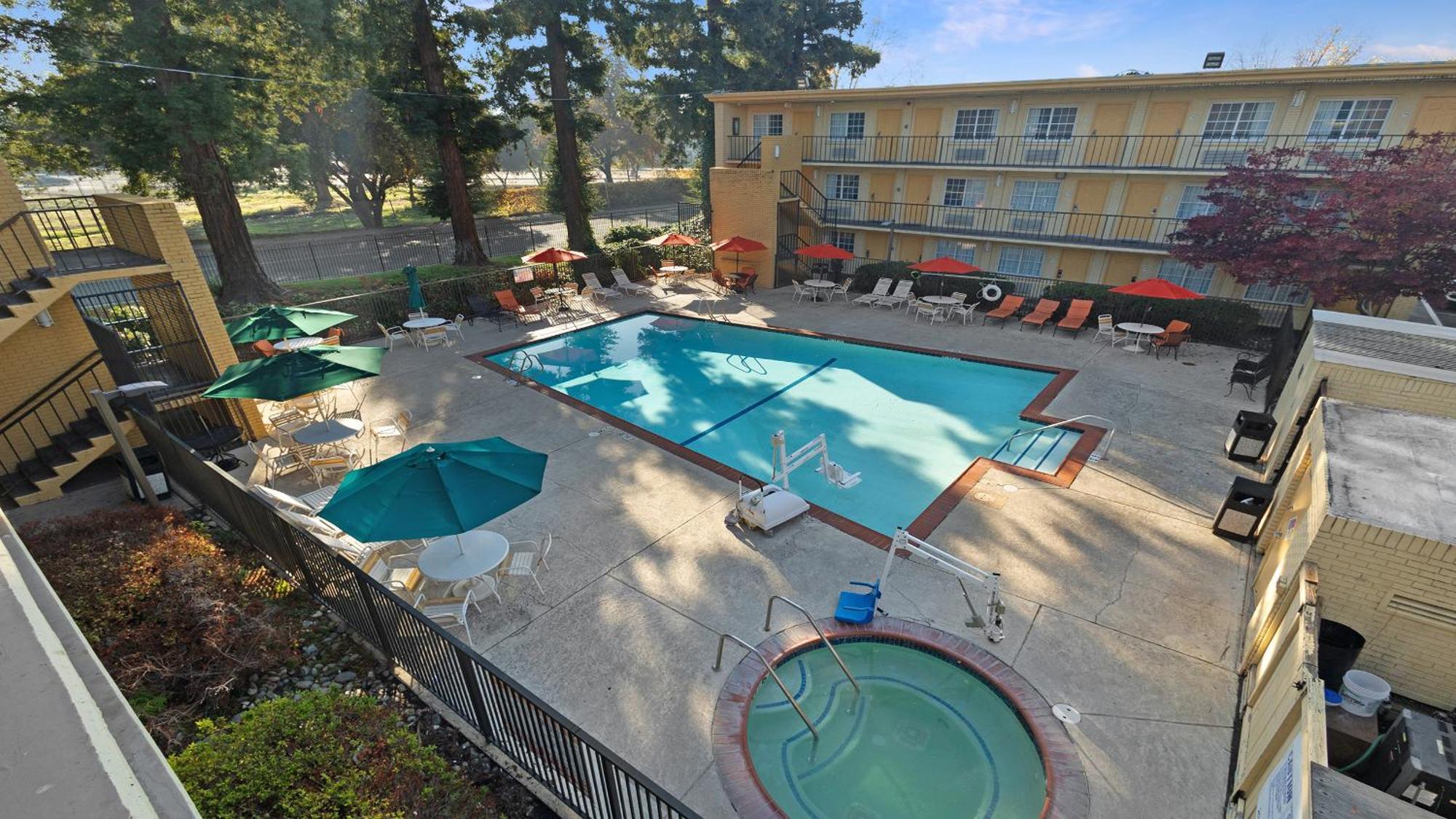 Howard Johnson By Wyndham Sacramento Downtown Eksteriør bilde