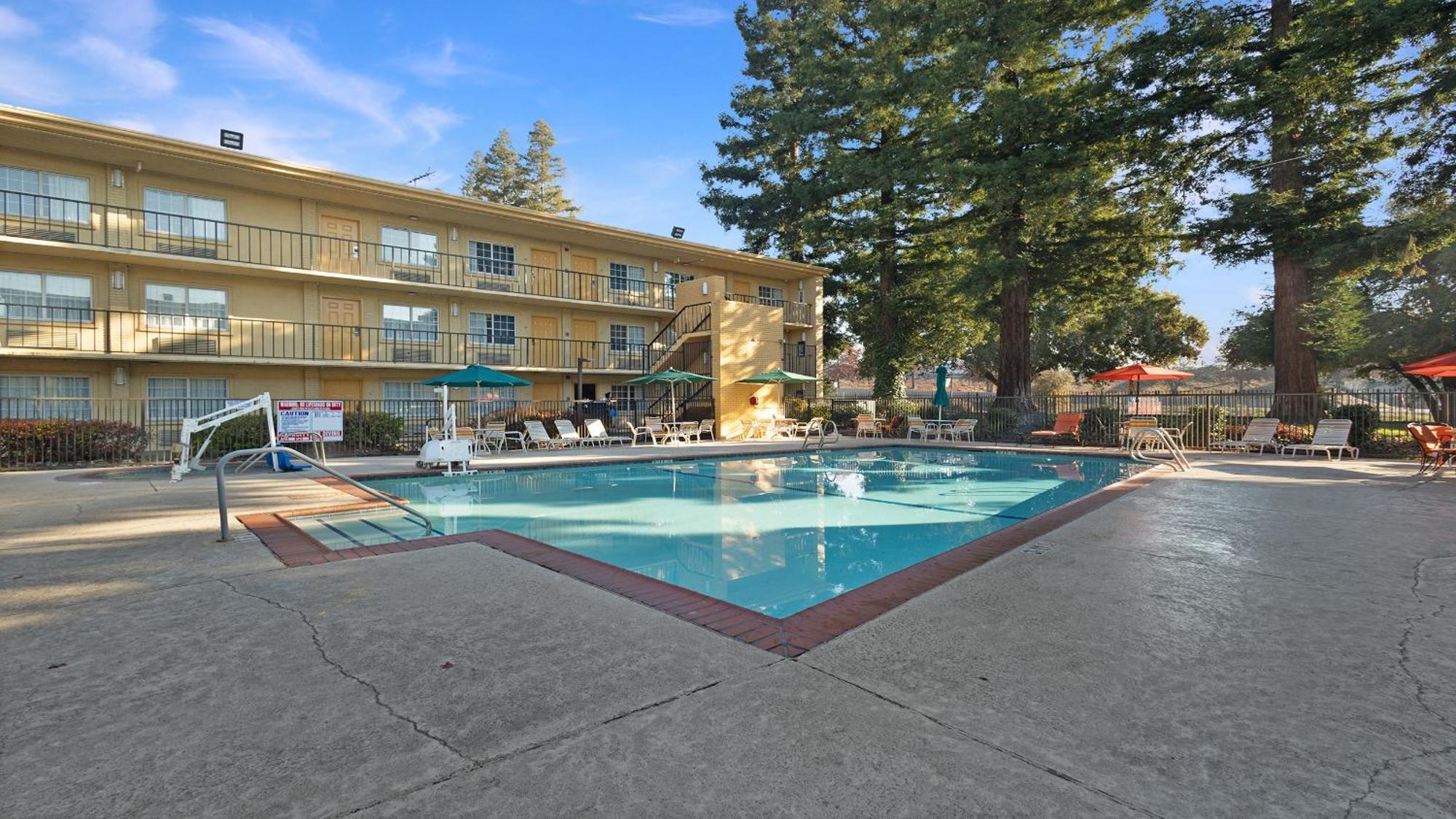 Howard Johnson By Wyndham Sacramento Downtown Eksteriør bilde